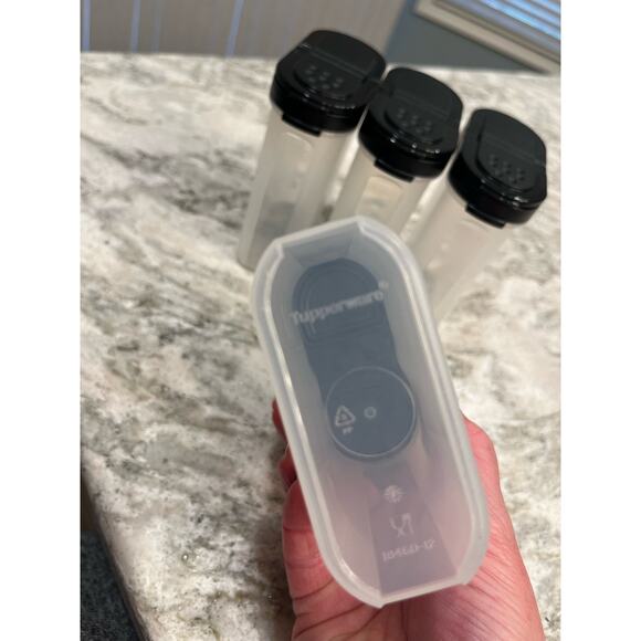 Tupperware Modular Mates Plastic Spice Shakers, set of 4 - Picture 6 of 7